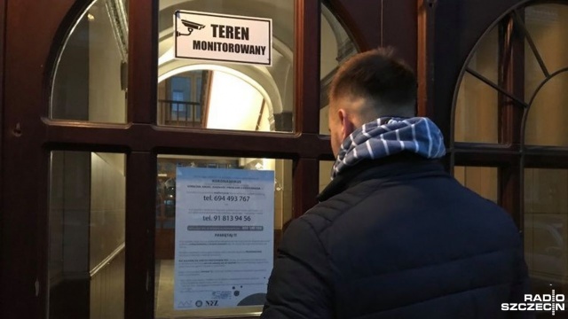 Plakaty nt. koronawirusa w centrum Szczecina [ZDJĘCIA]