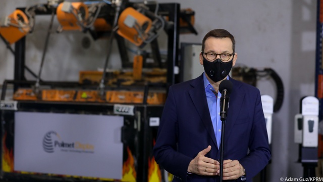Będzie więcej budżetowej pomocy dla przedsiębiorców z poszczególnych branż, jeśli nawet obecny pakiet 40 miliardów złotych okaże się niewystarczający. Tak deklarował premier Mateusz Morawiecki na konferencji prasowej w firmie Polmet Display w podwarszawskiej Glinie.