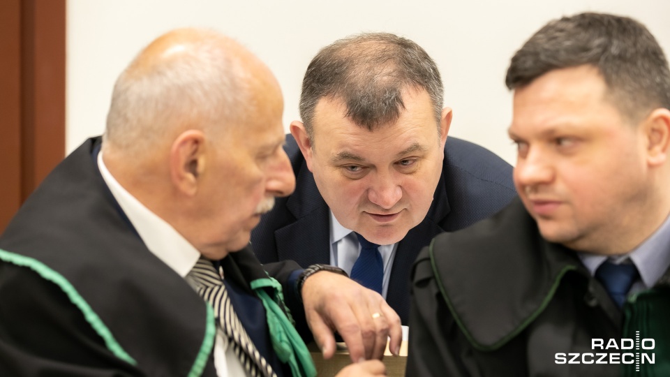 Stanisław Gawłowski - główny oskarżony w rozpoczętym właśnie procesie w sprawie "afery melioracyjnej" jak sam mówi: "nie ma sobie nic do zarzucenia". Fot. Robert Stachnik [Radio Szczecin]