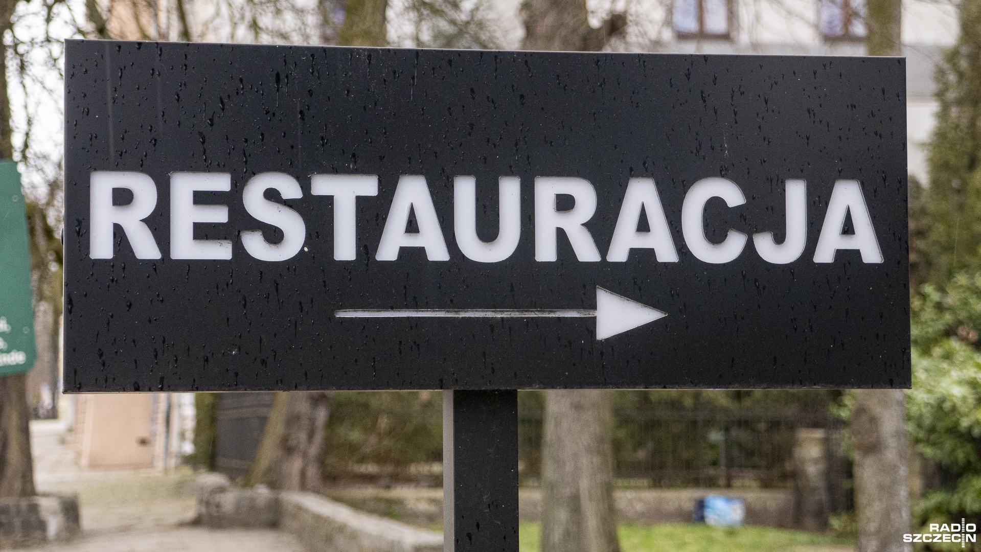 Od dzisiaj m.in. nowe limity klientów w restauracjach, kinach i teatrach