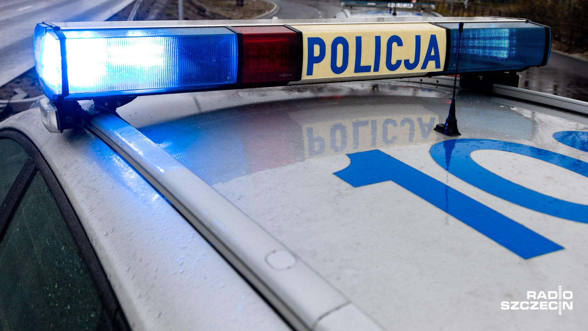 Policjanci zatrzymali kuriera próbującego przewieźć migrantów