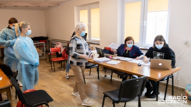 Fot. Robert Stachnik [Radio Szczecin] Narodowy Program Szczepień przyspiesza. Sprawdziliśmy, jak to wygląda w regionie [WIDEO, ZDJĘCIA]