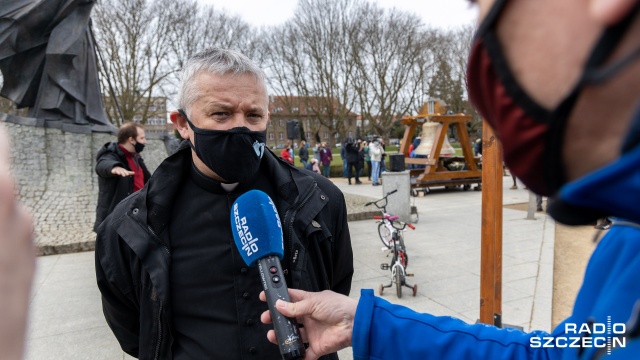 Fot. Robert Stachnik [Radio Szczecin] W Szczecinie bije dzwon "Głosu Nienarodzonych" [WIDEO, ZDJĘCIA]