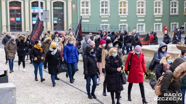Fot. Robert Stachnik [Radio Szczecin] Protest przed magistratem [WIDEO, ZDJĘCIA]