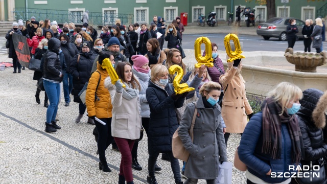 Fot. Robert Stachnik [Radio Szczecin] Protest przed magistratem [WIDEO, ZDJĘCIA]
