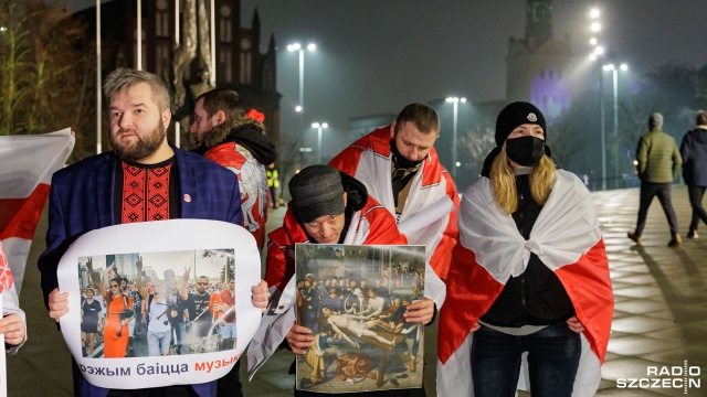 Fot. Robert Stachnik [Radio Szczecin] Białorusini demonstrowali w Szczecinie. "Chcemy takiej wolności, jak dziś w Polsce" [WIDEO, ZDJĘCIA]