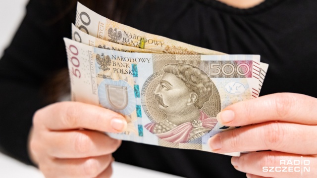 Od poniedziałku przedsiębiorcy z określonych branż będą mogli skorzystać z ponownego świadczenia postojowego oraz zwolnienia z obowiązku opłacania składek za styczeń 2021 roku albo za grudzień 2020 roku i styczeń 2021 roku.