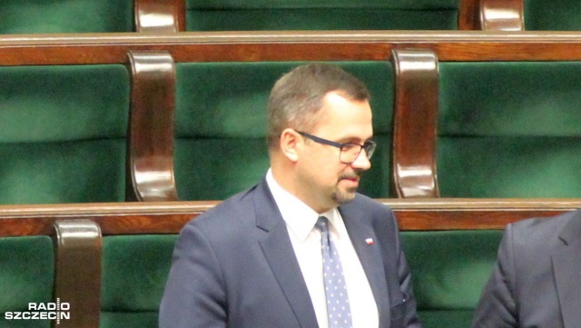 Polska podpisze w piątek z Koreą umowę o współpracy przy budowie Centralnego Portu Komunikacyjnego - taką informację przekazał wiceminister infrastruktury Marcin Horała.