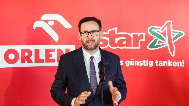 W ciągu dwóch lat wszystkie stacje paliw w Niemczech należące do PKN Orlen będą nazywać się Orlen - zapowiedział w czwartek podczas konferencji prasowej niedaleko Berlina prezes tej spółki Daniel Obajtek.