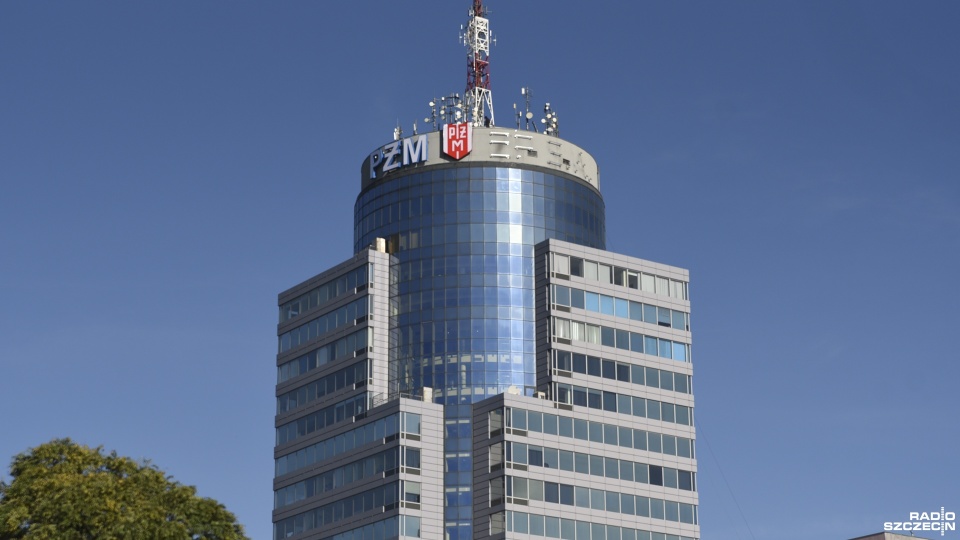 Nowe logo armatora będzie podświetlone. Poprzednie na szczycie budynku wisiało przez 20 lat. Fot. Kamila Kozioł [Radio Szczecin]