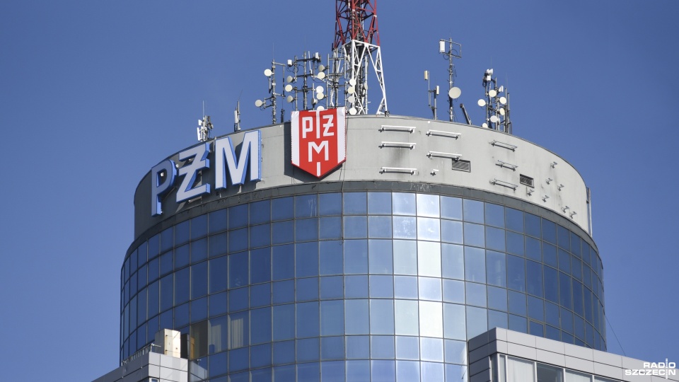 Nowe logo armatora będzie podświetlone. Poprzednie na szczycie budynku wisiało przez 20 lat. Fot. Kamila Kozioł [Radio Szczecin]