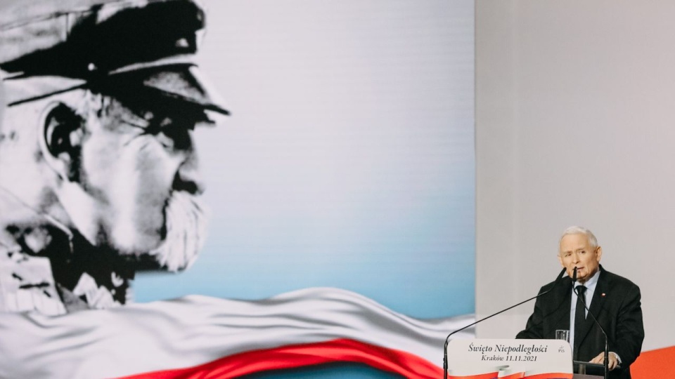 Prezes Prawa i Sprawiedliwości, wicepremier Jarosław Kaczyński powiedział, że odzyskanie niepodległości w 1918 roku było możliwe dzięki współpracy ludzi, którzy nie zawsze zgadzali się ze sobą politycznie. źródło: https://twitter.com/pisorgpl