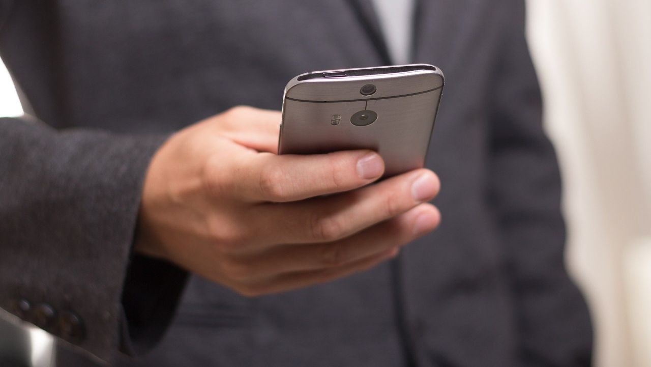 Krajowa Administracja Skarbowa ostrzega przed cyberprzestępcami, którzy podszywają się pod znany kierowcom system e-TOLL.