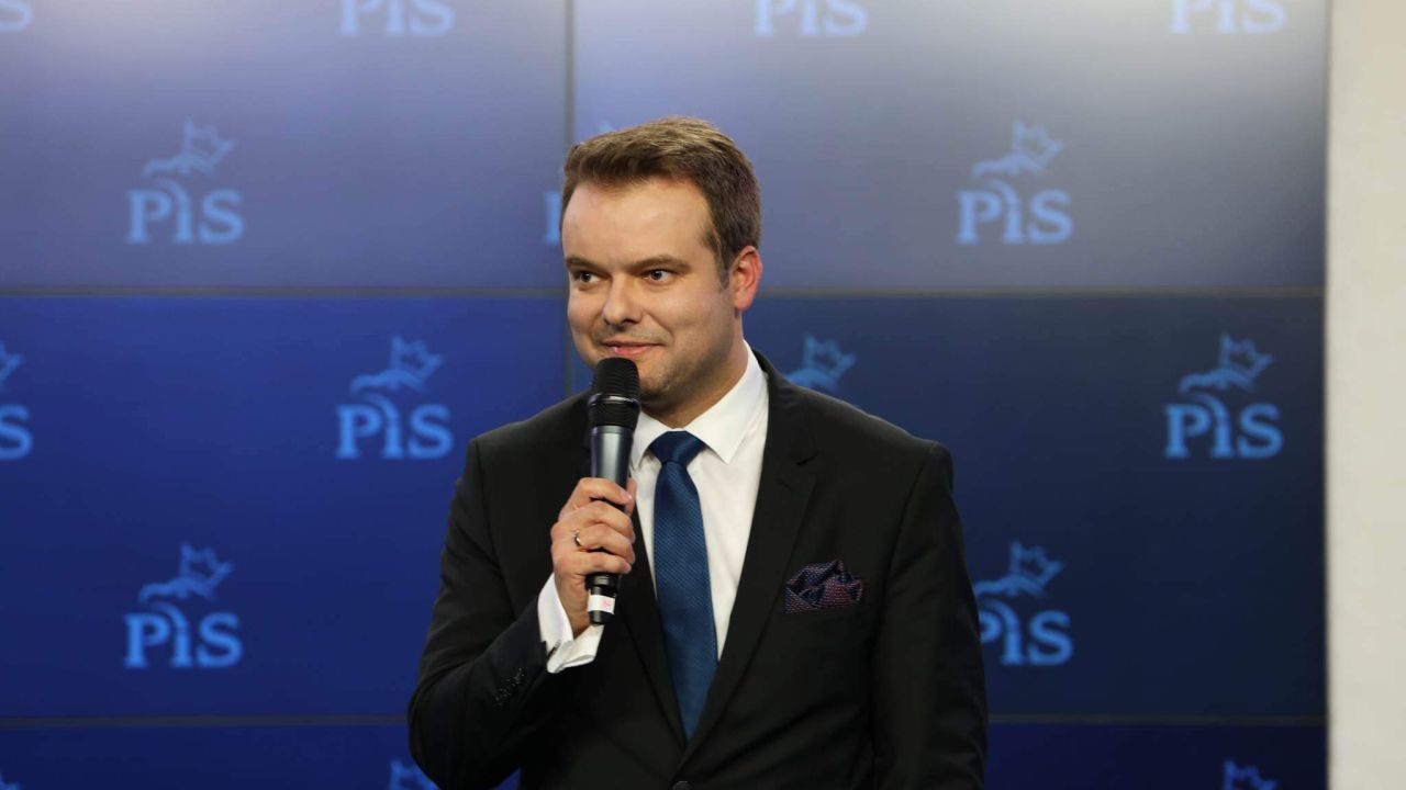 Poseł PiS Rafał Bochenek wezwał Rafała Trzaskowskiego do udziału w debacie organizowanej w Końskich dziś o 18.50 przez Telewizję Republika.