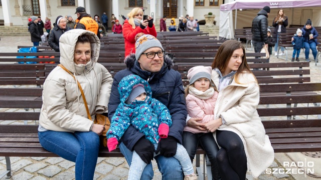 Ostatni koncert w ramach imprezy zaplanowano na godzinę 19. Fot. Robert Stachnik [Radio Szczecin] Koncert charytatywny "Dla Ukrainy" połączony ze zbiórką pieniędzy [WIDEO, ZDJĘCIA]