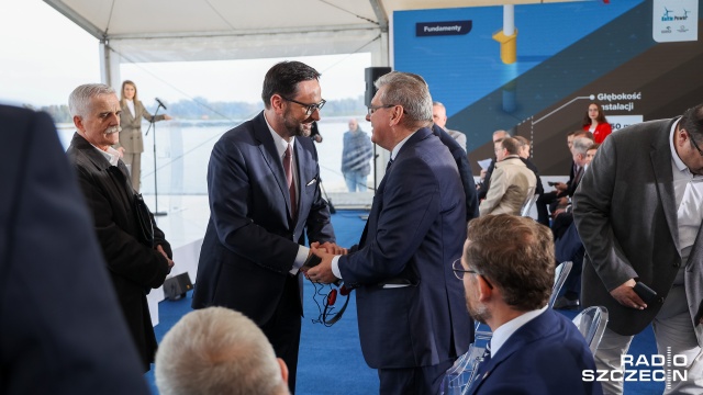 Fot. Robert Stachnik [Radio Szczecin] W Świnoujściu port instalacyjny dla morskich farm wiatrowych, a w Szczecinie... [WIDEO, ZDJĘCIA]