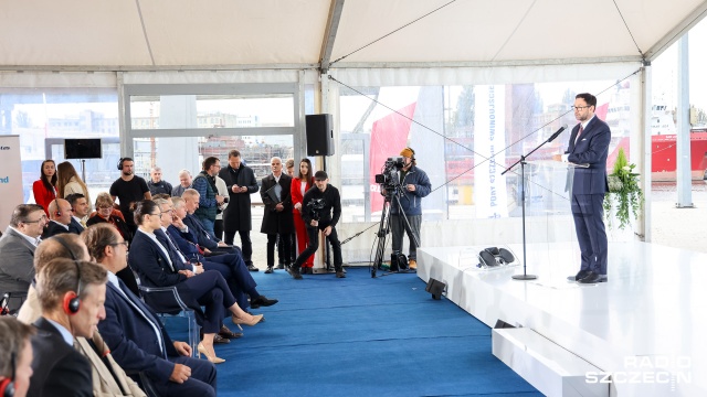 Fot. Robert Stachnik [Radio Szczecin] W Świnoujściu port instalacyjny dla morskich farm wiatrowych, a w Szczecinie... [WIDEO, ZDJĘCIA]