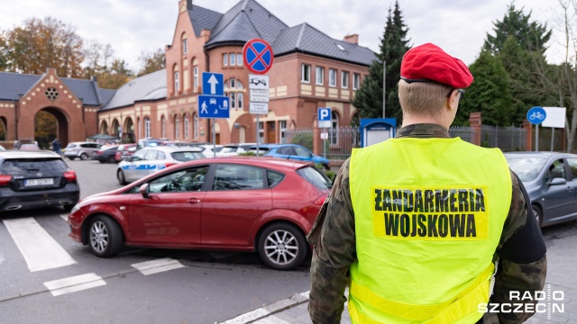 Fot. Robert Stachnik [Radio Szczecin] Ruch przy Cmentarzu Centralnym coraz większy [ZDJĘCIA]