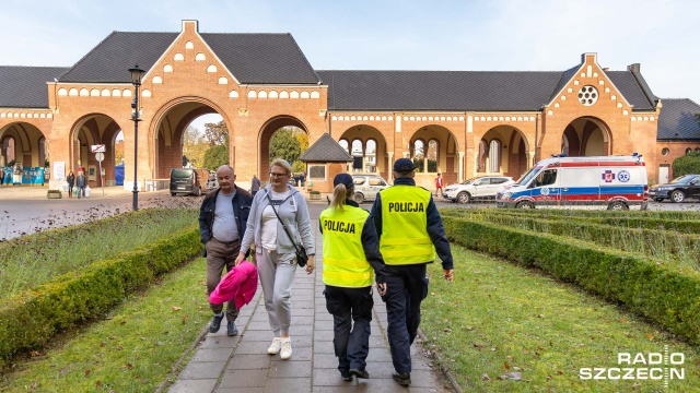 Fot. Robert Stachnik [Radio Szczecin] Wszystkich Świętych. Policja ostrzega przed złodziejami [WIDEO, ZDJĘCIA]