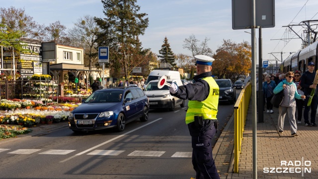 Fot. Robert Stachnik [Radio Szczecin] Wszystkich Świętych. Policja ostrzega przed złodziejami [WIDEO, ZDJĘCIA]