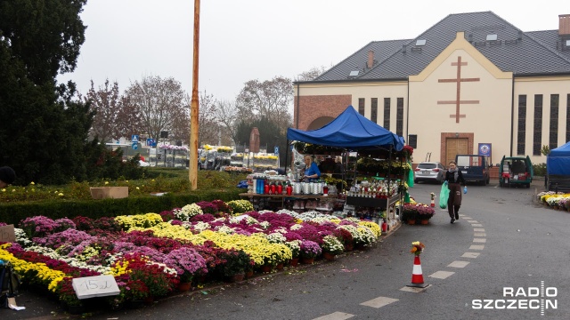 Fot. Robert Stachnik [Radio Szczecin] 1 listopada na Cmentarzu Centralnym [WIDEO, ZDJĘCIA]