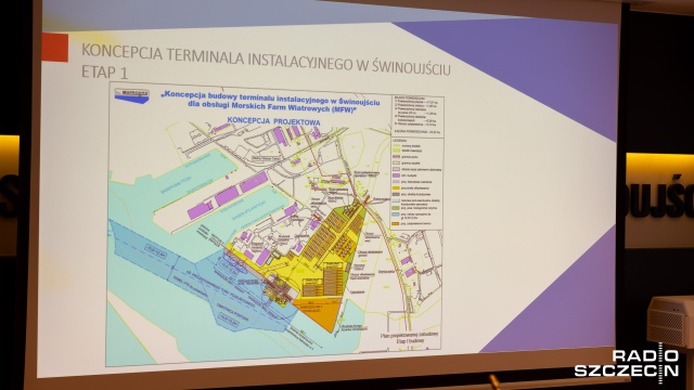 Fot. Robert Stachnik [Radio Szczecin] Świnoujski port instalacyjny. "Prace idą zgodnie z planem" [WIDEO, ZDJĘCIA]