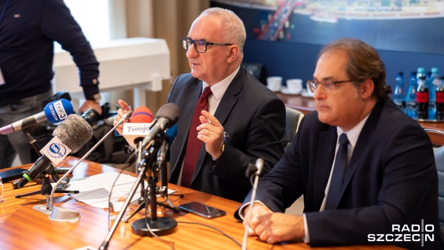 Fot. Robert Stachnik [Radio Szczecin] Świnoujski port instalacyjny. "Prace idą zgodnie z planem" [WIDEO, ZDJĘCIA]