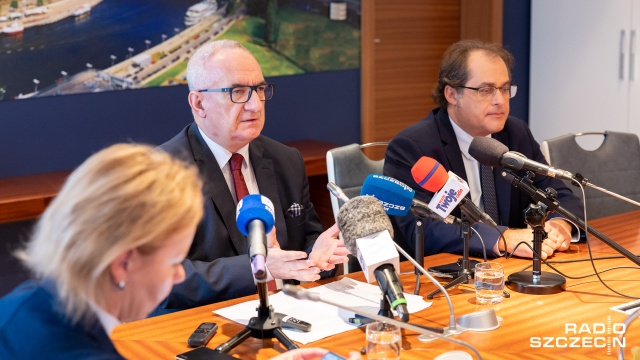 Fot. Robert Stachnik [Radio Szczecin] Świnoujski port instalacyjny. "Prace idą zgodnie z planem" [WIDEO, ZDJĘCIA]