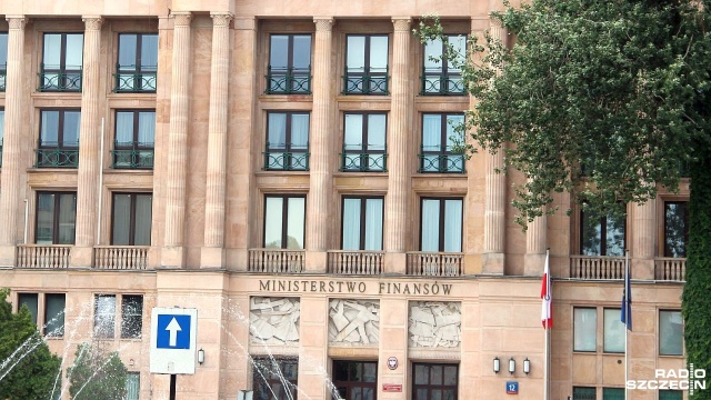 Rada Ministrów zajmie się na środowym posiedzeniu (początek o 12:00) projektem ustawy obniżającej PIT z 17 do 12 procent. O tym, że projekt zostanie omówiony dziś, mówił we wtorek w Polskim Radiu 24 rzecznik rządu Piotr Mueller.