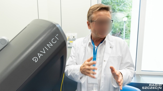 Ma 166 prokuratorskich zarzutów, dalej będzie pracować w szpitalu
