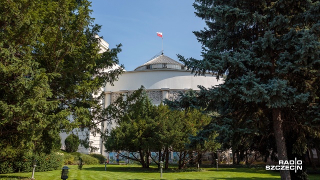 Sejm dyskutuje nad wsparciem dla przedsiębiorców poszkodowanych w wyniku katastrofy ekologicznej na Odrze.