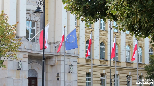 Rząd przyjął projekt budżetu na 2023 rok. W projekcie, który został wstępnie przyjęty przed miesiącem i przesłany do konsultacji, założono, że dochody państwa wyniosą 604,4 miliarda złotych, a wydatki - 669,4 miliarda złotych.