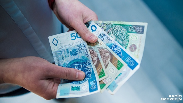 Ceny towarów i usług konsumpcyjnych w listopadzie w porównaniu z analogicznym miesiącem ub. roku wzrosły o 17,5, przy wzroście cen towarów wynika z najnowszych danych Głównego Urzędu Statystycznego.