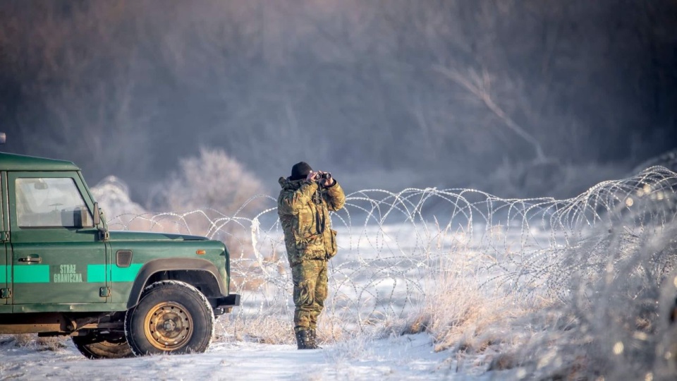 Na odcinkach ochranianych przez placówki Straży Granicznej w Czeremsze i Dubiczach Cerkiewnych zatrzymano 14-osobowe grupy migrantów. źródło: https://twitter.com/Straz_Graniczna?ref_src=twsrc%5Egoogle%7Ctwcamp%5Eserp%7Ctwgr%5Eauthor