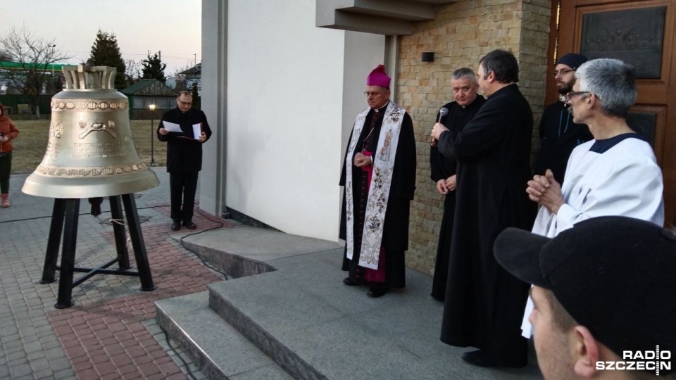 Na uroczystość przekazania dzwonu przez Fundację Małych Stópek przyjechał metropolita lwowski, ksiądz arcybiskup Mieczysław Mokrzycki. Fot. Tomasz Duklanowski [Radio Szczecin]