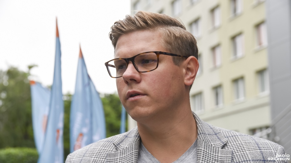 Pół godziny przed spotkaniem Patryk Jaskulski poinformował naszego dziennikarza - Adama Wosika, że nie zostaniemy wpuszczeni na spotkanie z liderem PO. Fot. Kamila Kozioł [Radio Szczecin]