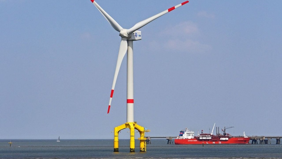 Potrzeba 76 turbin o mocy 15 MW. źródło: https://pixabay.com/pl/1317817/hpgruesen/CC0 - domena publiczna