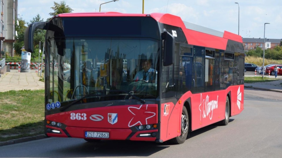 Na 1. listopada Miejskie Przedsiębiorstwo Komunikacji uruchomi dwie kolejne linie, które pomogą dotrzeć na cmentarze. źródło: https://stargard.eu/aktualnosci/1-listopada-jak-dojechac/