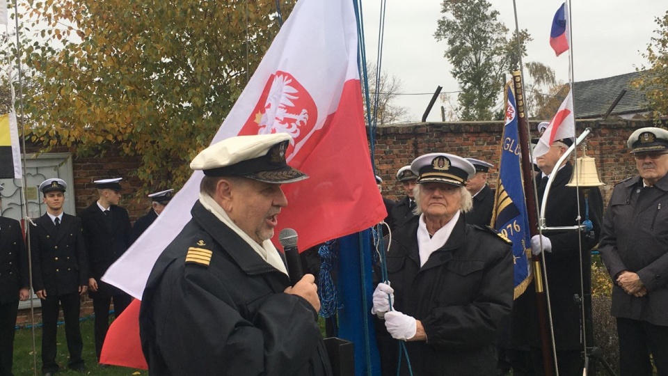 W trakcie uroczystości odsłonięte zostały tablice kapitanów żeglugi wielkiej - nieżyjącego już kpt. Jana Prüffera, a także kpt. Włodzimierza Grycnera. Fot. Piotr Tolko [Radio Szczecin]