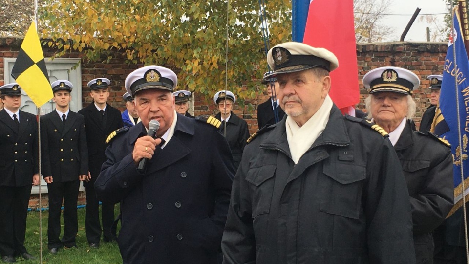 W trakcie uroczystości odsłonięte zostały tablice kapitanów żeglugi wielkiej - nieżyjącego już kpt. Jana Prüffera, a także kpt. Włodzimierza Grycnera. Fot. Piotr Tolko [Radio Szczecin]