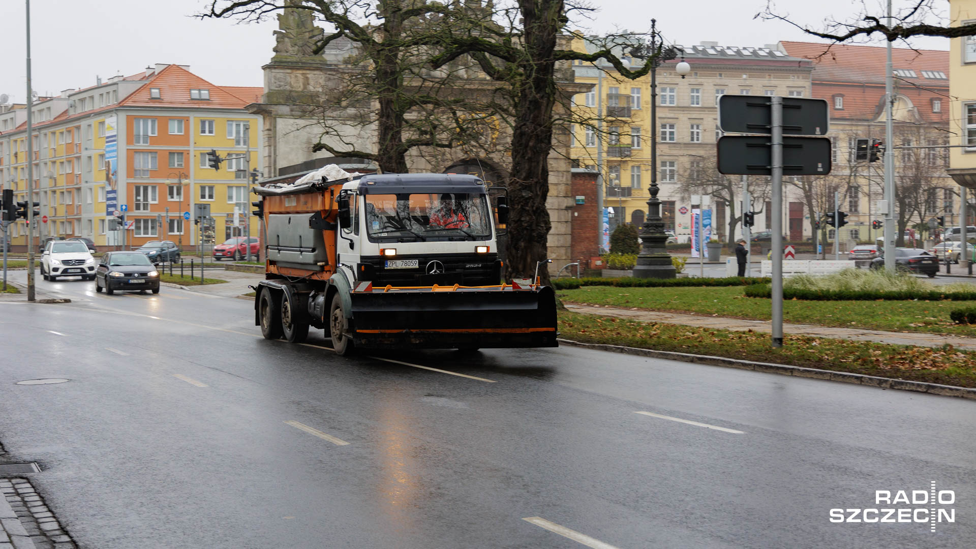 Trasy w regionie przejezdne, ale wyjechał sprzęt zimowy. Jak podaje Generalna Dyrekcja Dróg Krajowych i Autostrad, to obecnie 15 solarek.