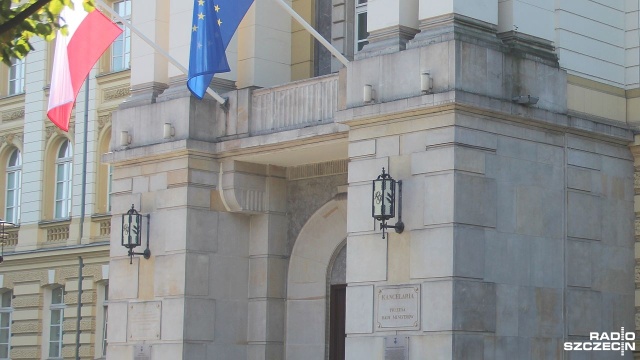 Współpraca rządu z samorządem. Spór w Kawiarence