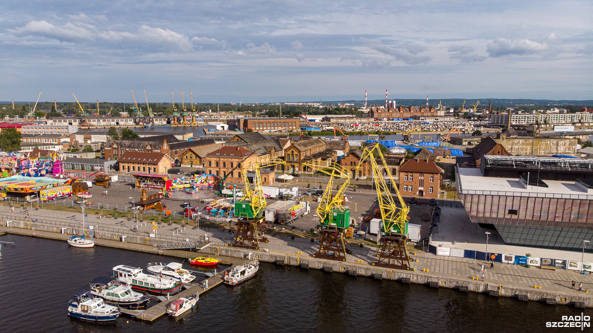 Szczeciński port jachtowy, położony na Łasztowni i na Wyspie Grodzkiej, zostanie rozbudowany. Pierwsze prace projektowe z tym związane mają rozpocząć się jeszcze w tym roku - informuje Celina Wołosz ze spółki Żegluga Szczecińska Turystyka Wydarzenia.