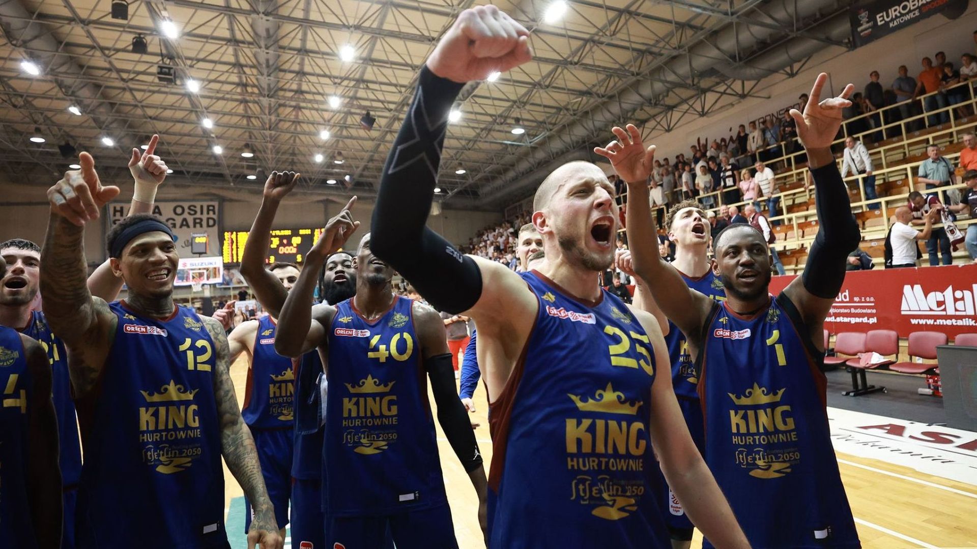 Koszykarze Kinga chcą w niedzielę zrobić drugi krok na drodze po mistrzostwo Polski.