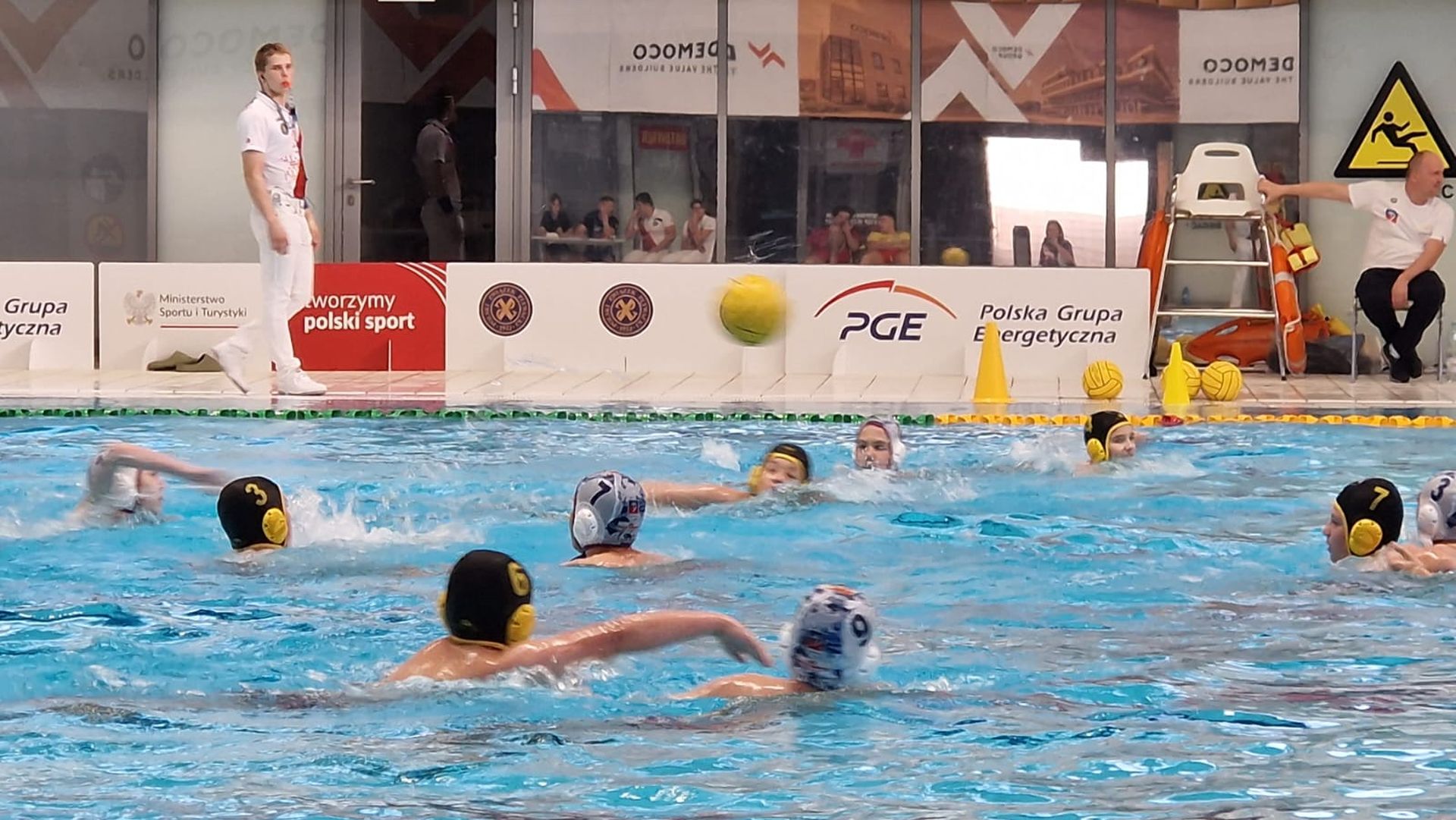 Piłkarze wodni Arkonii zmierzają po złoty medal Mistrzostw Polski młodzików do lat 13 odbywających się w Szczecinie.