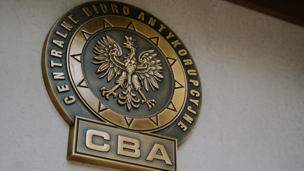 Funkcjonariusze Centralnego Biura Antykorupcyjnego we współpracy z funkcjonariuszami Straży Granicznej zatrzymali prorektora Collegium Humanum - poinformował zespół prasowy CBA.