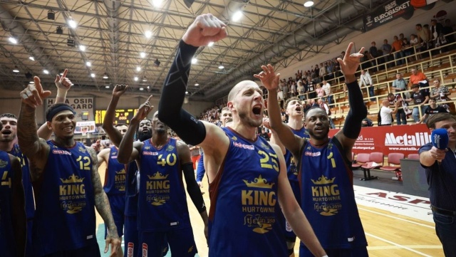 Koszykarze Kinga z nagrodą po awansie