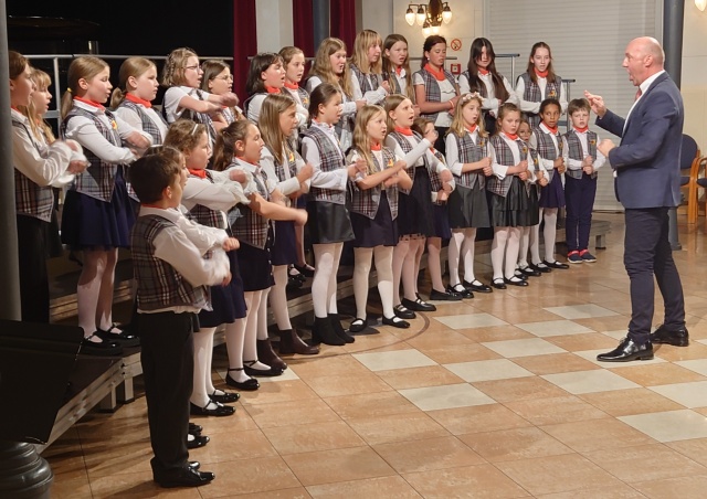 W Międzyzdrojach trwają zmagania konkursowe 59. Międzynarodowego Festiwalu Pieśni Chóralnej im. prof. Jana Szyrockiego. Szczególną uwagę zwrócił na siebie najmłodszy zespół, Pomerania Cantat Dziecięcej Akademii Chóralnej w Koszalinie.