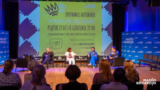 Poznały się w sieci - przypadkiem. Ich współpraca zaowocowała wydaniem audiobooka i wystawieniem sztuk teatralnych. W piątek w Studiu S1 Radia Szczecin odbyło się spotkanie autorskie z felietonistką Anną Ołów-Wachowicz i aktorką Olgą Adamską.