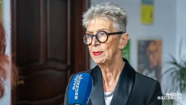 Kuratorka wystaw, pisarka, publicystka oraz krytyczka sztuki, wieloletnia dyrektorka Państwowej Galerii Sztuki Zachęta, inicjatorka powołania i budowy Muzeum Sztuki Nowoczesnej w Warszawie.